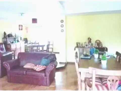 Aranguren 400   3* Depto. 5  amb. bcon. Sup. 133m2.