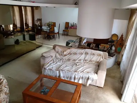 EXCLUSIVO PISO 5 AMBIENTES EN EDIFICIO CON PISCINA, SOLARIUM, CANCHA DE PADDLE, SEGURIDAD Y COCHERA.