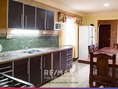 VENTA DE CASA 3 DORMITORIOS + DOS DPTOS - AGP