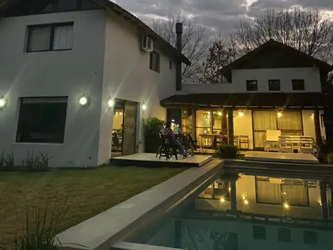 Casa 4 ambientes con 3 baños