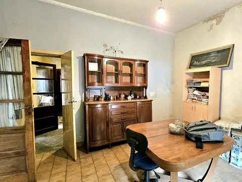 Casa 7 ambientes con 2 baños