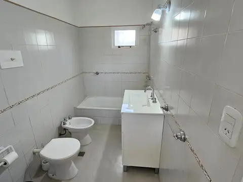 Casa en Alquiler con 1 cochera