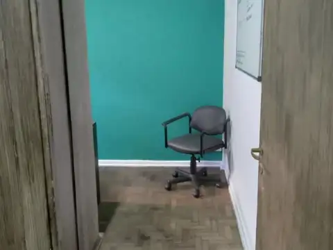 Oficina 3 ambientes con 4 baños