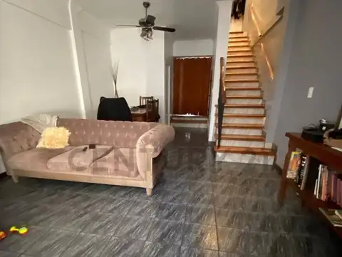 DESTACADO DUPLEX CON FONDO Y COCHERA