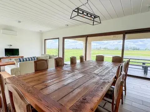 Casa 6 ambientes con 4 baños