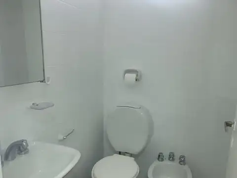 Monoambiente apto profesional - muy luminoso - muy buen estado- sobre Av Corrientes 1965