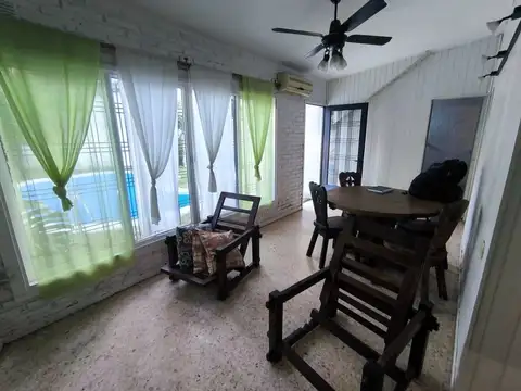 Casa 4 ambientes c/pileta y cochera