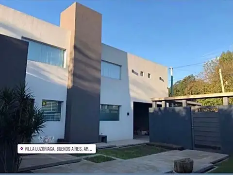 CASA EN VENTA  CON PILETA- VILLA LUZURIAGA