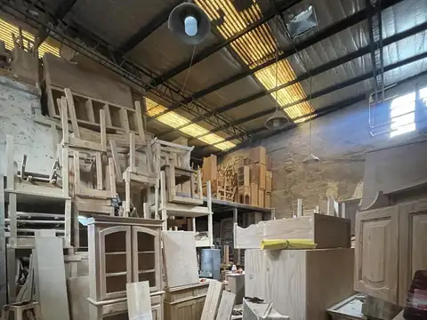 Local en Paternal con entrepiso y depósito