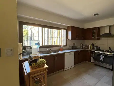 Casa 5 ambientes con 3 baños