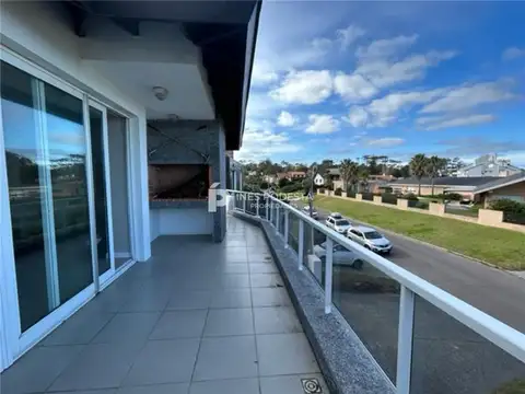 Departamento 4 ambientes con 3 baños