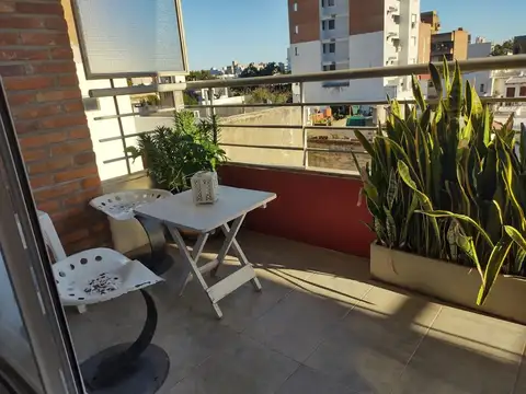 ALQUILER – DEPARTAMENTO AMOBLADO- SUPER LUMINOSO