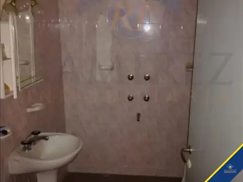 SE VENDE CASA Y DEPTO