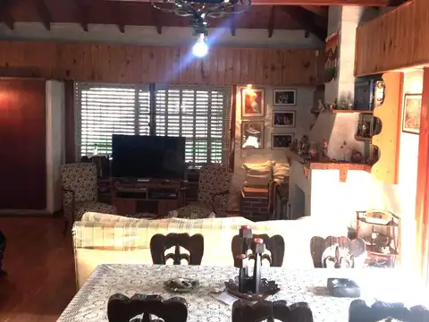 Casa en Venta con 2 cocheras