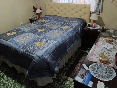 Venta Casa San Nicolas, 2 dormi, cochera y jardín