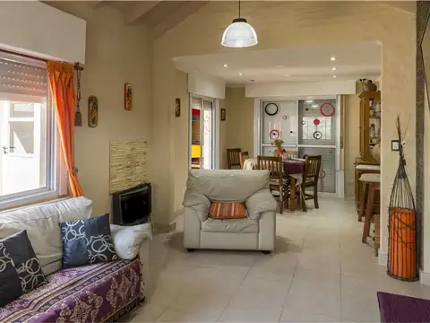 Casa 3 ambientes con 2 baños
