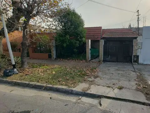 VENTA CASA 3 AMB COCHERA PATIO VILLA DOMINICO