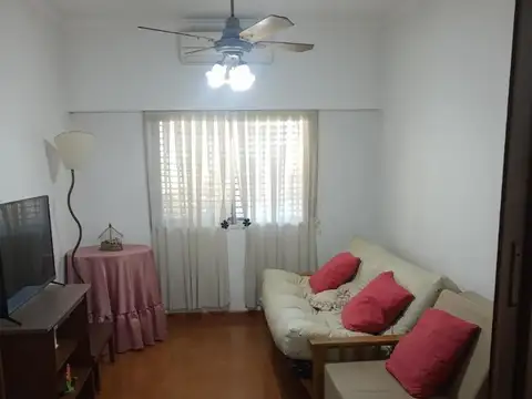 BUENA CASA 3 AMB EN LOTE PROPIO 8.66 X 18.30, ENTRADA VARIOS AUTOS