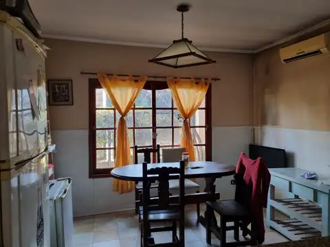 Casa 5 ambientes con 2 baños