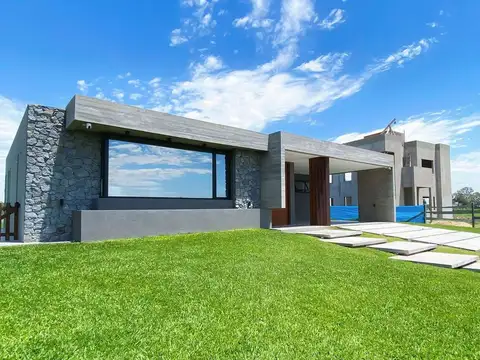 Casa 5 ambientes con 3 baños