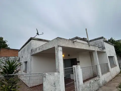 Casa 4 ambientes con 1 baño