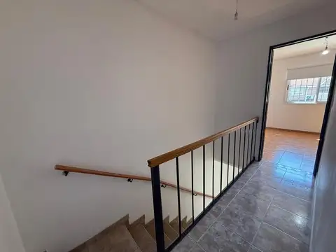 Duplex 4 ambientes con patio y cochera semicub