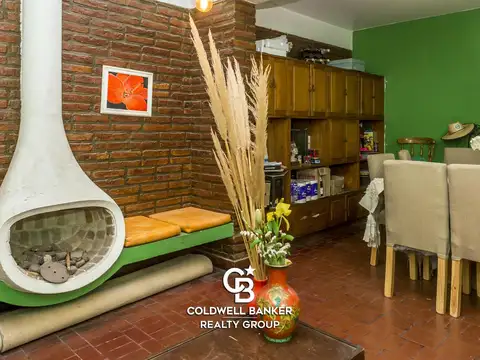 Casa 4 ambientes con 2 baños