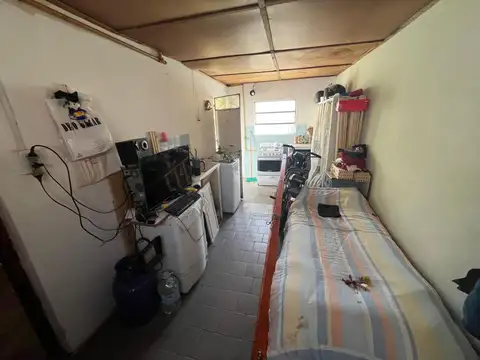 SE VENDE CASA CON GARAGE  AYACUCHO