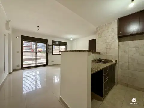 MONOAMBIENTE EN VENTA EN EXCELENTE UBICACIÓN CON BALCÓN CORRIDO.-