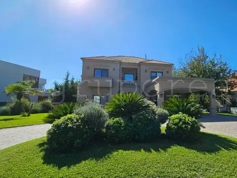 TERRALAGOS- Cuatro dormitorios en suite - Lote fondo al Bosque de Terralagos