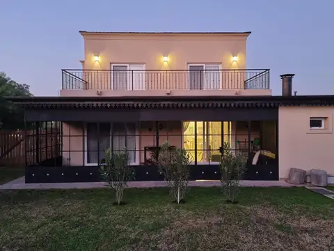 Casa 6 ambientes con 3 baños