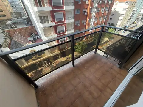 DEPARTAMENTO 2 AMBIENTES AL FRENTE CON DEPENDENCIA