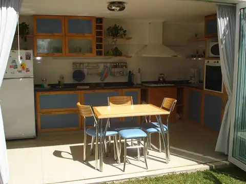 VENTA CASA 2 DORMITORIOS EN REPUBLICA DE LA SEXTA