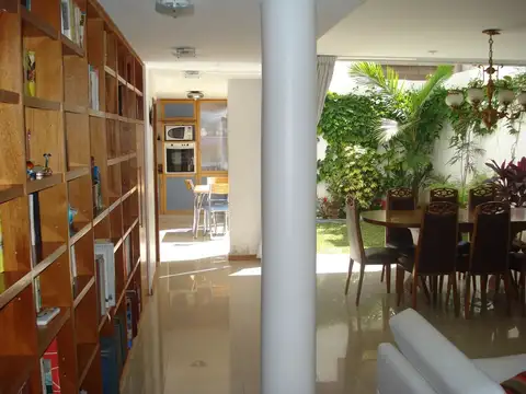 Casa 6 ambientes con 1 baño