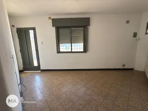 Casa 2 ambientes con 1 baño