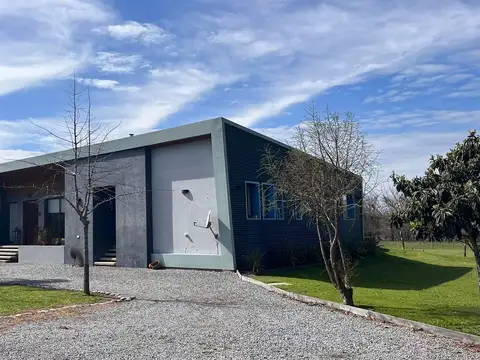 Casa 5 ambientes con 4 baños