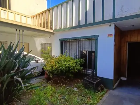 Casa y local súper céntricos