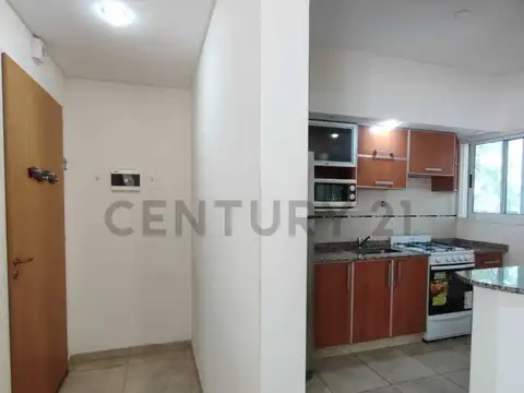 Venta PH 2 Ambientes 2 piso por escalera con patio y balcón