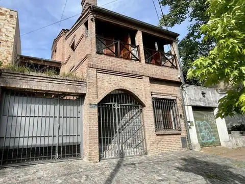 Venta casa 5 amb.– Temperley – Quincho, 2 cocheras