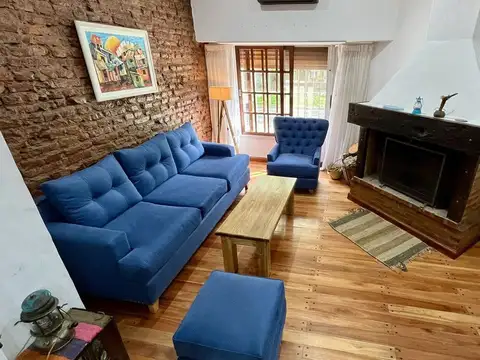 Casa 6 ambientes con 2 baños