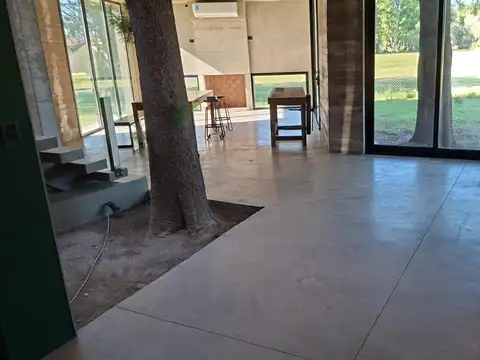 Casa en Alquiler en Area 60, USD 1.300