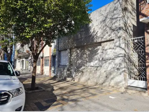 CASITA AL FRENTE 2 AMBIENTES PATIO Y TERRAZA PARA EDIFICAR