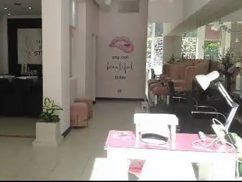 venta local en ramos Mejía  en edificio categoria