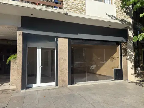 Venta Local sobre Av. Colon frente plaza mitre