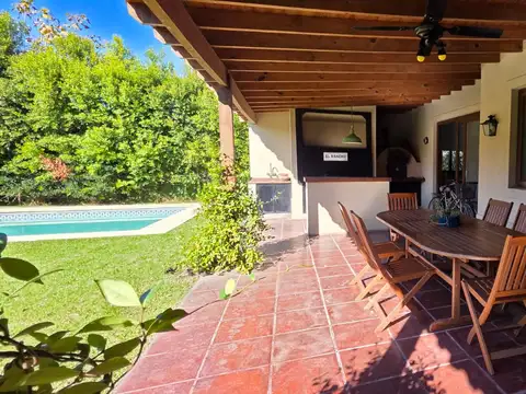 Casa 5 ambientes con 4 baños