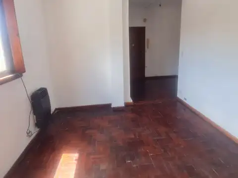 FLORESTA/PARQUE AVELLANEDA  MARTINEZ CASTRO 360, 1 AMB. DIVIDIDO, MUY BUEN ESTADO