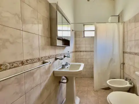 VENTA DOS DEPARTAMENTOS 3 AMBIENTES Y DOS LOCALES COMERCIALES ESCOBAR CENTRO