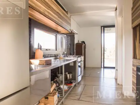 Casa 6 ambientes con 4 baños