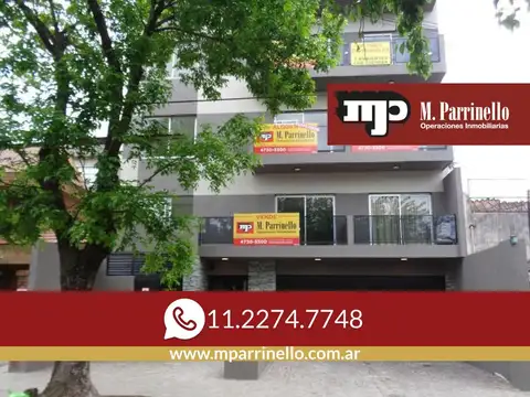 Departamento dos ambientes con balcon y cochera cubierta-En Venta