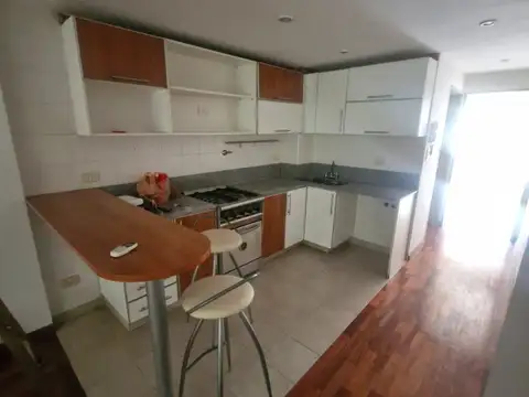 Departamento en Alquiler en Parque Chacabuco, $ 850.000